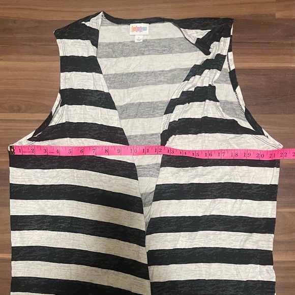⛄️CLEARANCE⛄️ 🌟2x HOST PICK🌟 Lularoe duster vest - Picture 12 of 14
